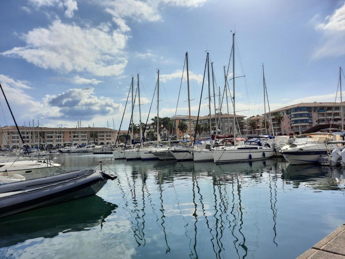 Ferienwohnung Coeur Marina Climatise Terrasse Parking Fréjus Exterior foto