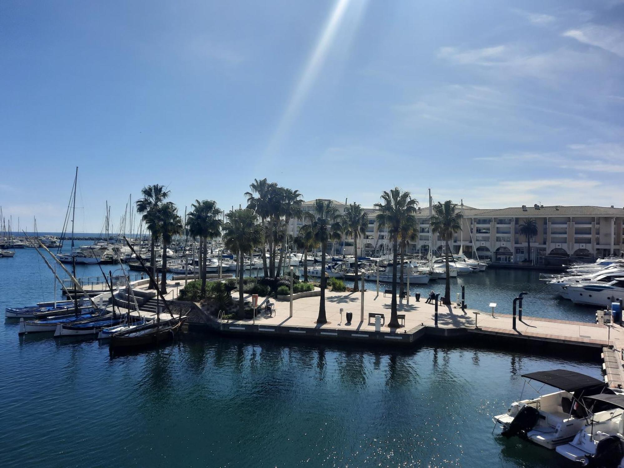 Ferienwohnung Coeur Marina Climatise Terrasse Parking Fréjus Exterior foto