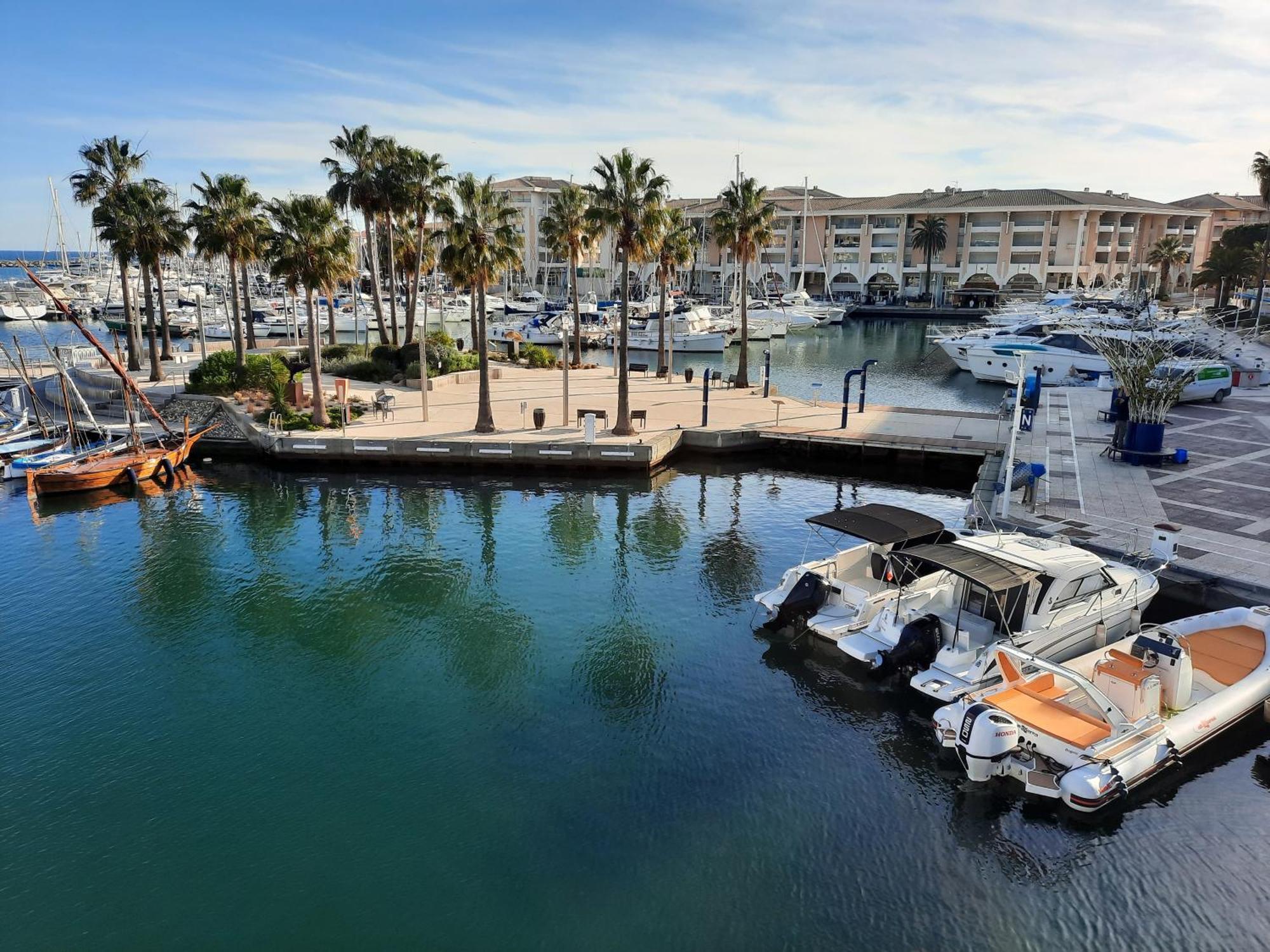 Ferienwohnung Coeur Marina Climatise Terrasse Parking Fréjus Exterior foto