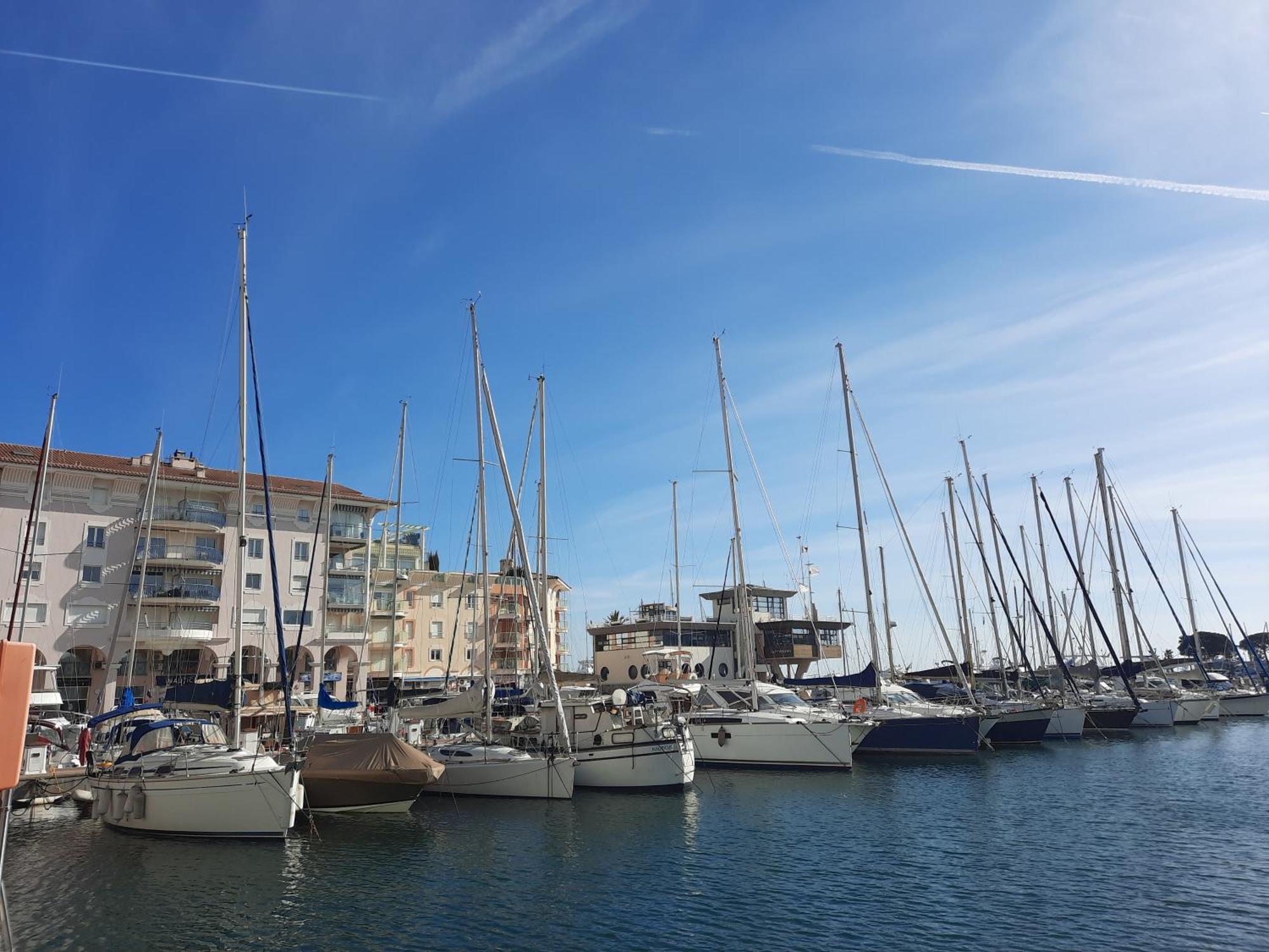 Ferienwohnung Coeur Marina Climatise Terrasse Parking Fréjus Exterior foto